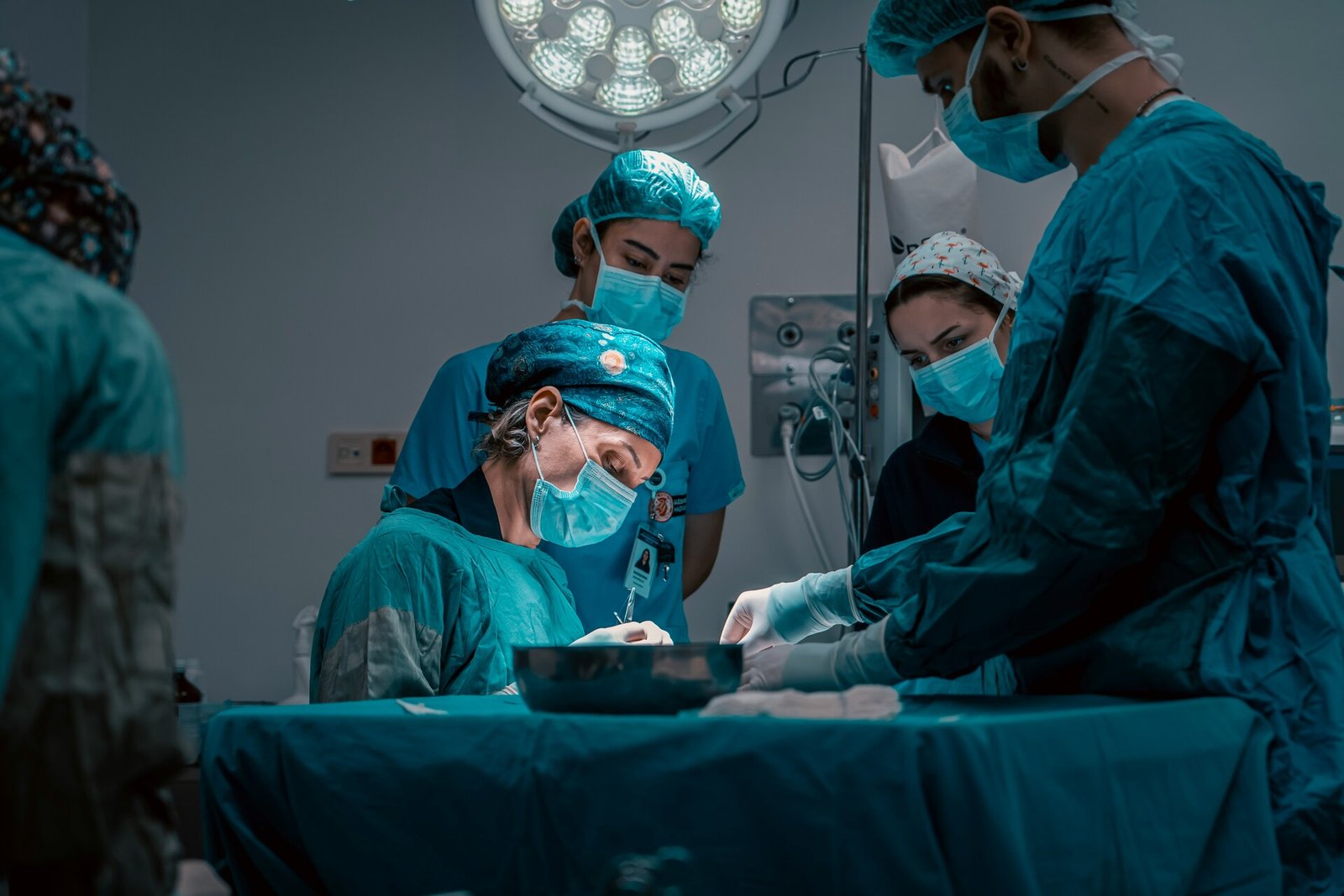 Personal de VANTYO preparando equipo de soporte médico inmediato