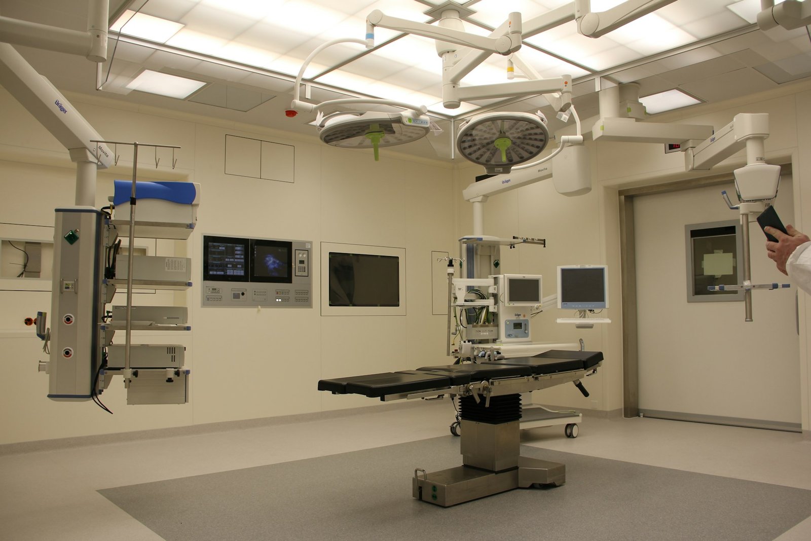 Equipo médico moderno de alta tecnología disponible para renta hospitalaria